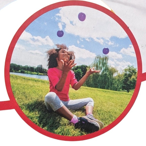 Juggling Book and Kit Learn to Juggle with Scarves and balls - Picture 4 of 5